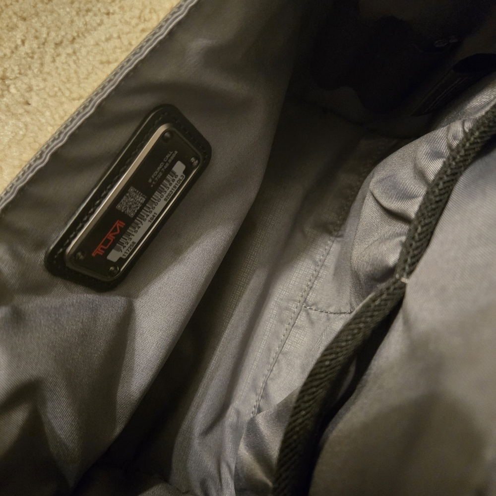 Tumi Leather Hanging Travel Kit - Picture 8 of 9